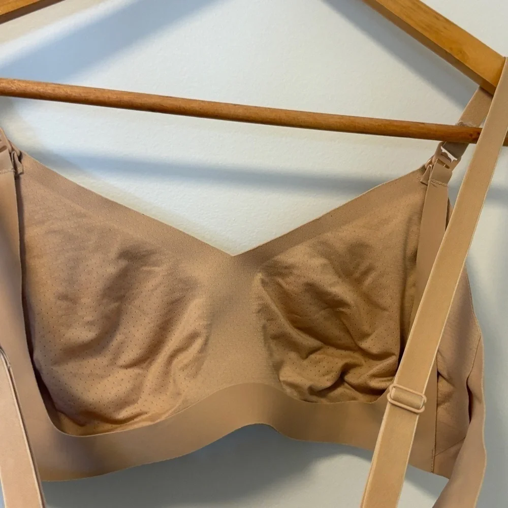 Knix Nursing Bra Nude Comfy Wireless No padding
No size tag ?small - Picture 9 of 11